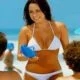 Fernanda Vasconcellos sem umbigo em anuncio da Havaianas