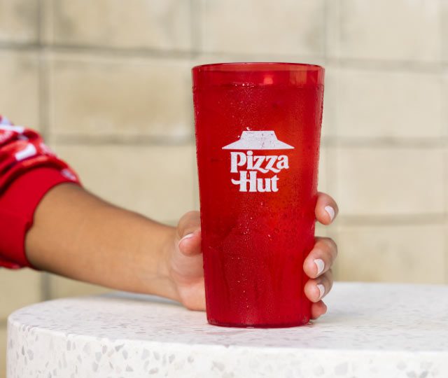 Copo vermelho Pizza Hut