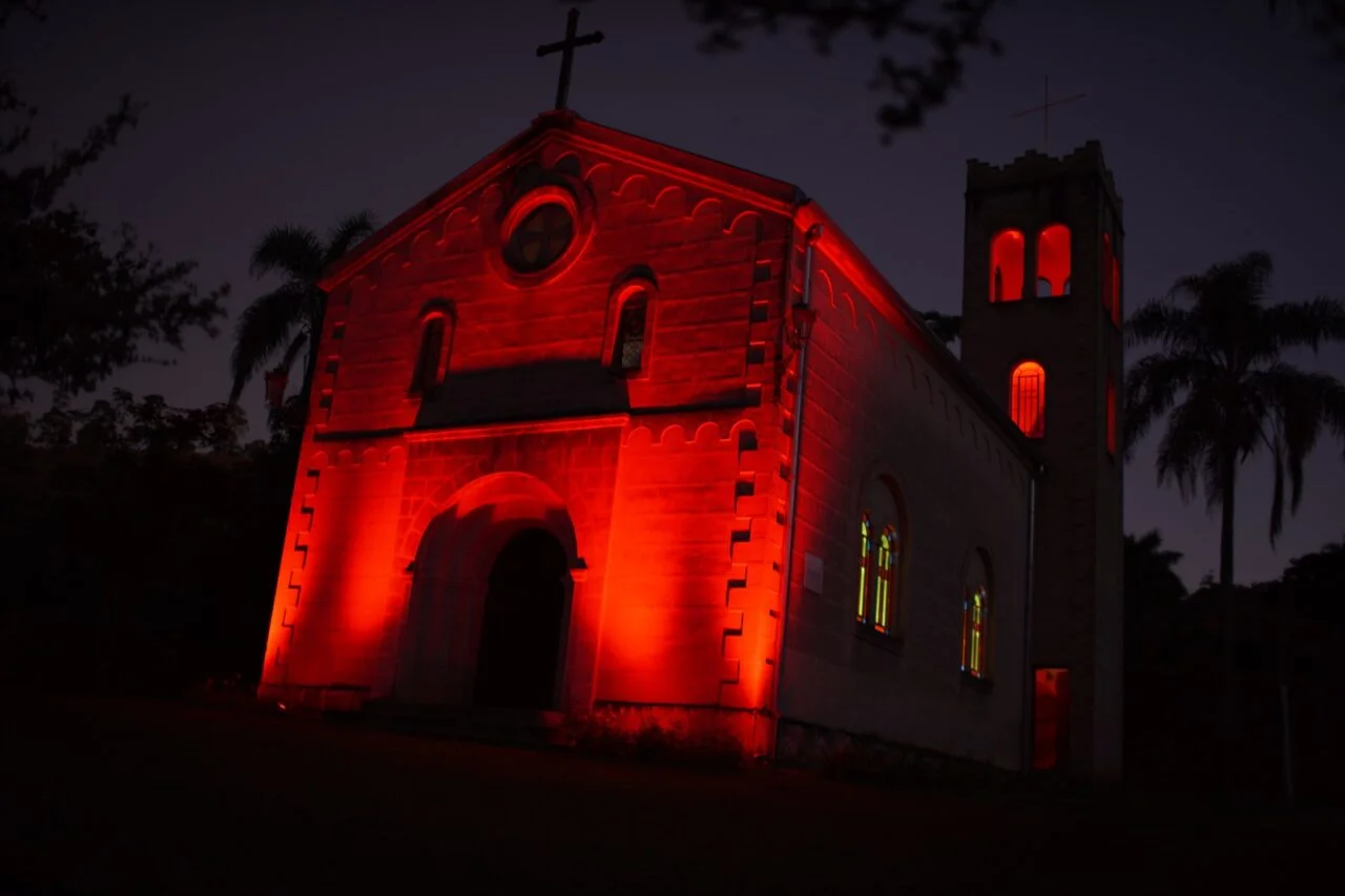 Catedral tematizada com atmosfera sombria de Diablo IV