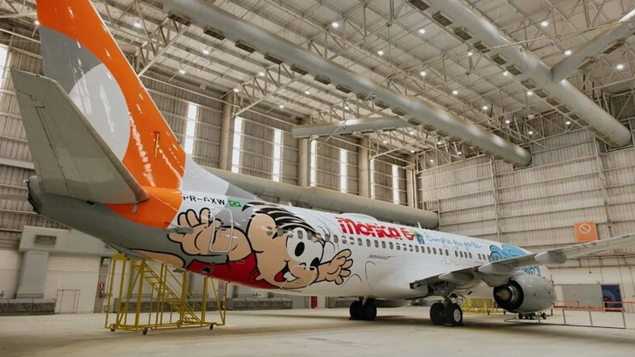 Avião temático da GOL Linhas Aéreas com a Turma da Mônica, celebrando 60 anos da personagem Mônica