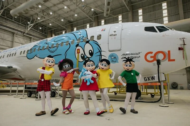 Avião temático da GOL Linhas Aéreas com a Turma da Mônica, celebrando 60 anos da personagem Mônica