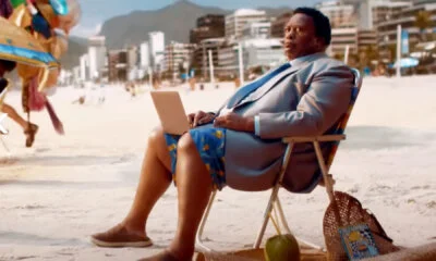 Estrela de "The Office" Vive Aventura Financeira no Brasil em Nova Campanha do Nubank