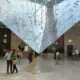 Apresentação do Galaxy AI pela Samsung no museu do Louvre em Paris, destacando novos dispositivos e inovações tecnológicas.