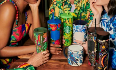Copos e garrafas da coleção Starbucks e FARM Rio com estampas tropicais coloridas