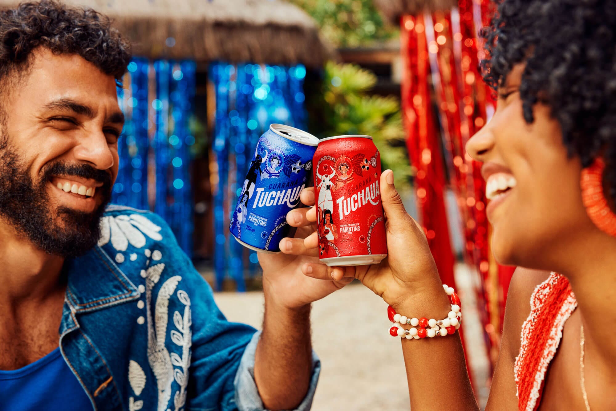 Latas comemorativas do Guaraná Tuchaua para o Festival de Parintins 2025 com grafismos indígenas