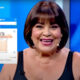 Marisa Maiô na campanha do Magalu para o Dia dos Namorados com maiô preto e cenário de palco
