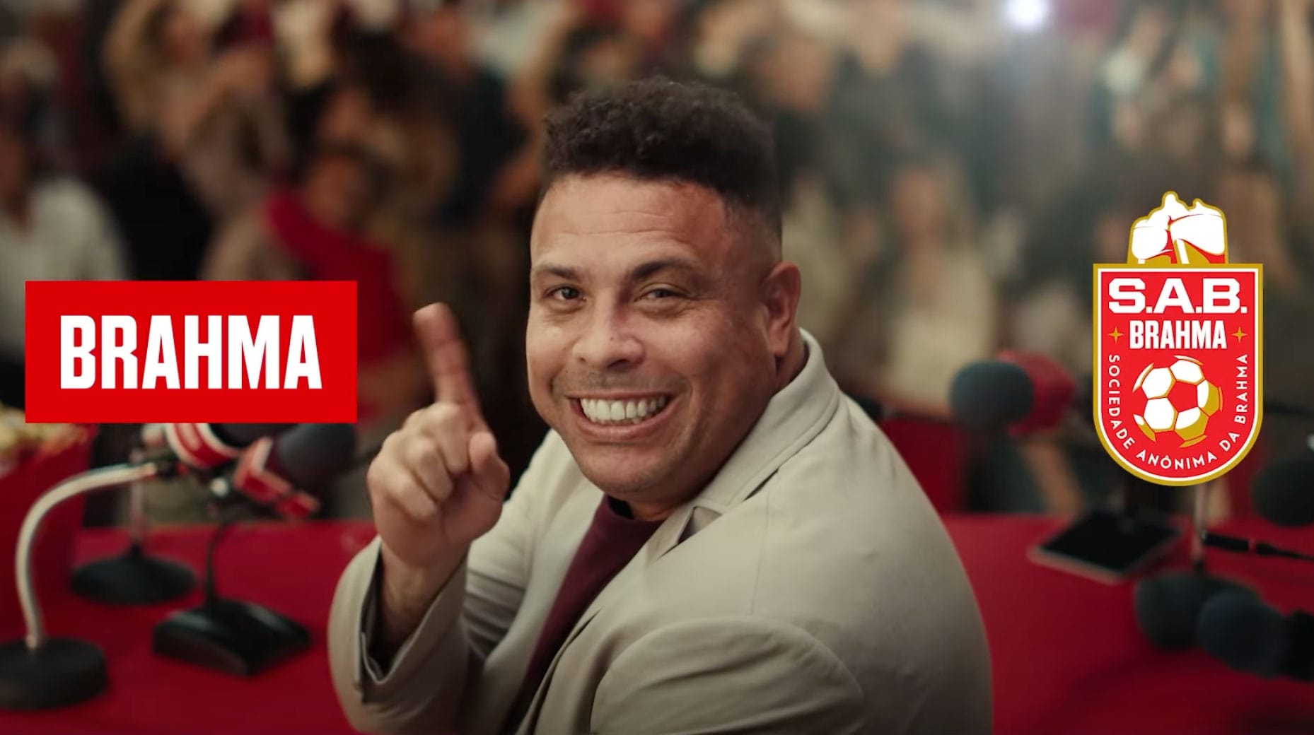 Brahma lança com Ronaldo a campanha Sociedade Anônima Brahma (SAB) que conecta consumo ao apoio aos clubes de futebol.