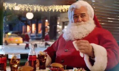 Papai Noel em cenas de campanhas de Natal da Coca-Cola