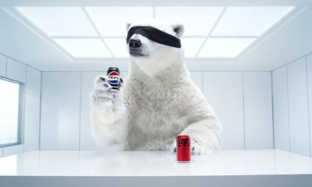 Anúncio da Pepsi no Super Bowl 2026 provocando a Coca-Cola