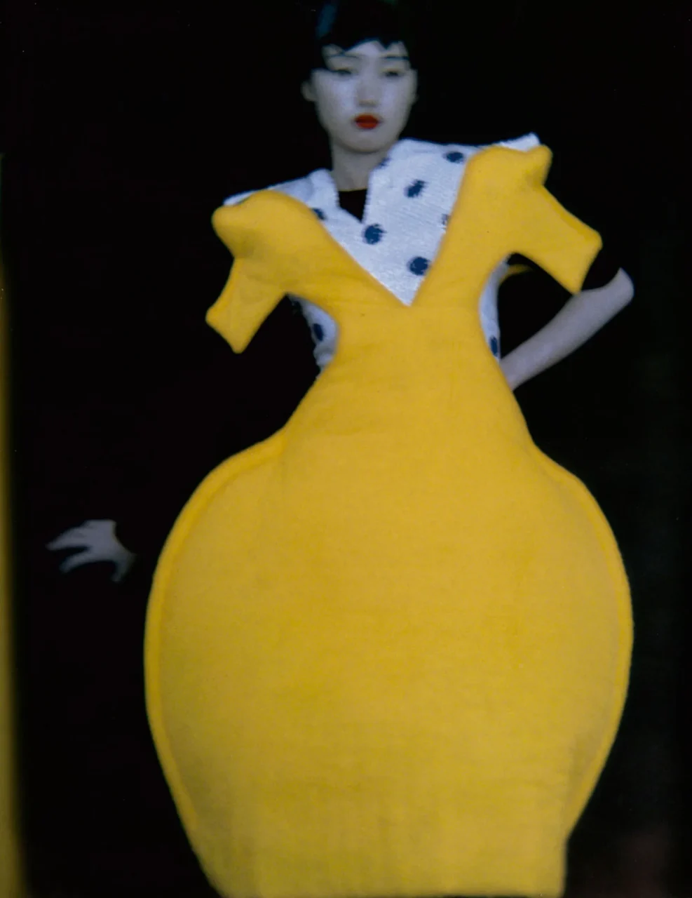 Sarah Moon fotógrafa de moda conhecida por sua estética poética e cinematográfica