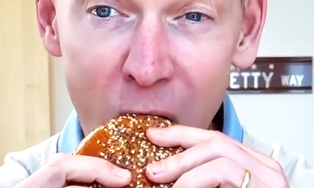 marketing viral do video do ceo do mcdonalds experimentando o big arch burger