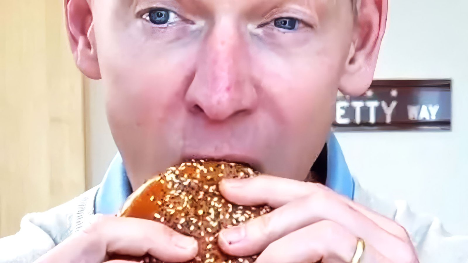 marketing viral do video do ceo do mcdonalds experimentando o big arch burger