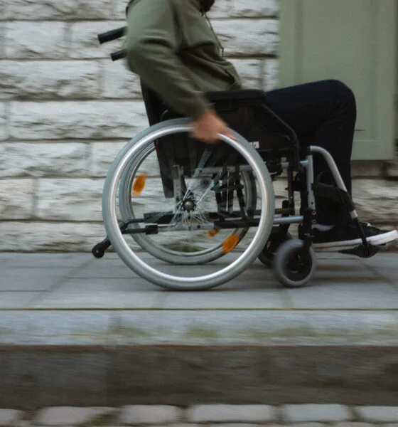 Patinete elétrico da Bolt usado para mapear acessibilidade urbana no projeto Wheels4Wheels