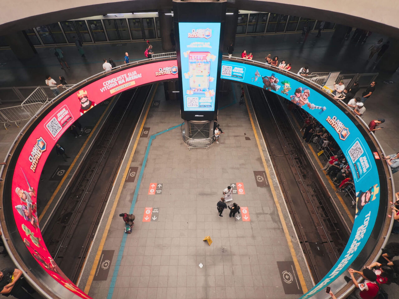 Sé Royale: Clash Royale ocupa a Estação Sé do Metrô