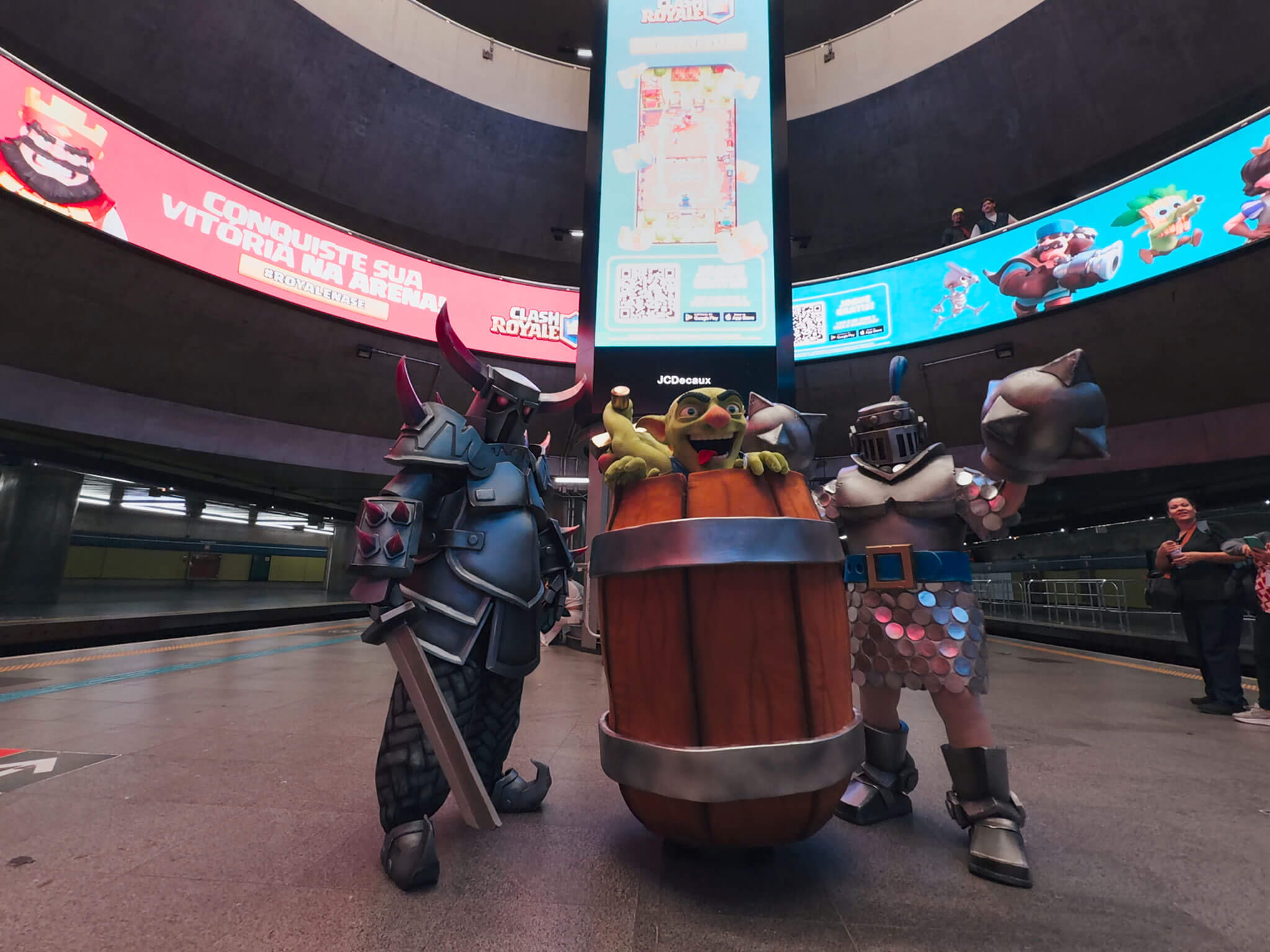 Sé Royale: Clash Royale ocupa a Estação Sé do Metrô